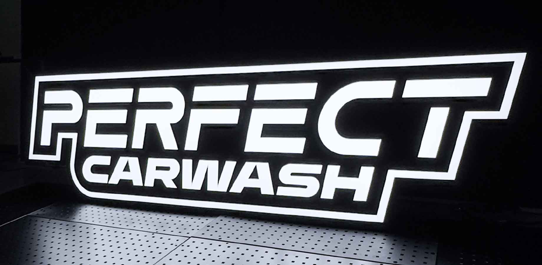 ป้ายอักษรไฟไดคัท " PERFECT "